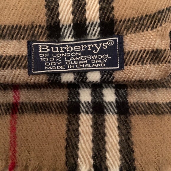SOLD - 💯 Authentic Burberry Lambswool scarf - Picture 2 of 10